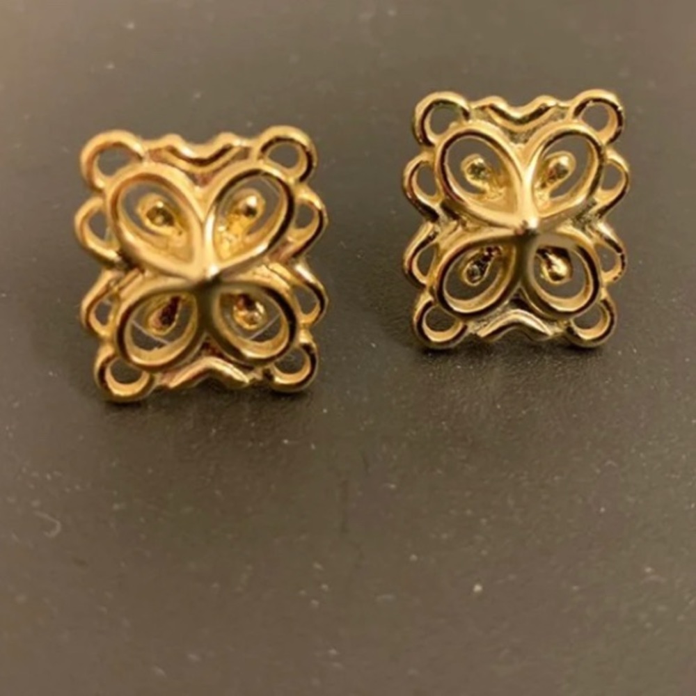 Kendra Scott earrings